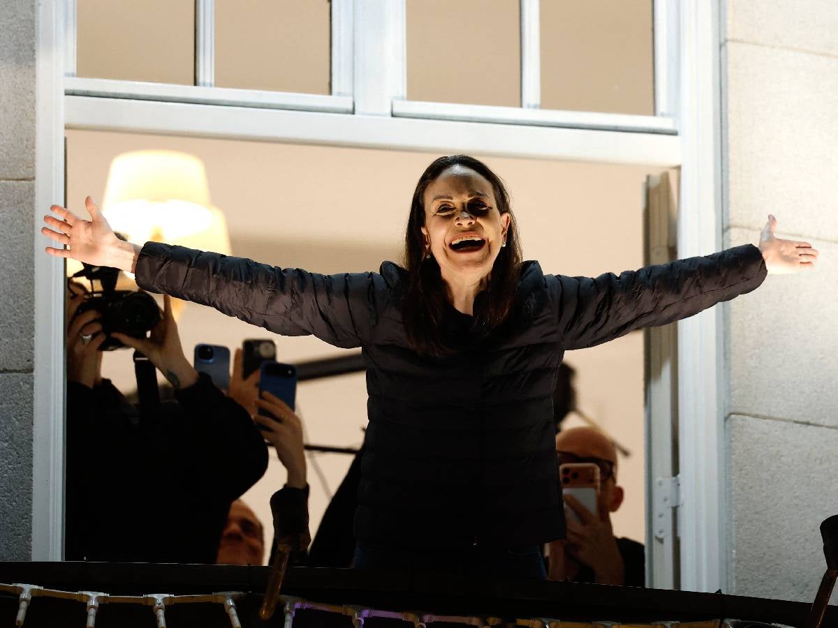 La Paz regresa con un rostro familiar: Corina Machado, después de once meses de silencio, celebra el reconocimiento más alto con su presencia.